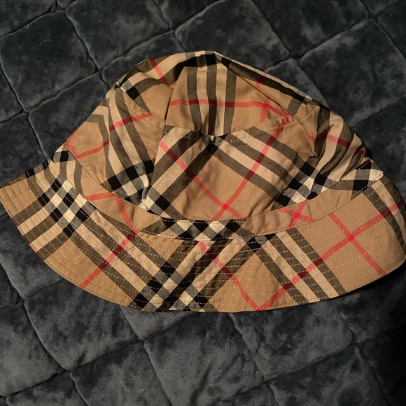 Bucket hat